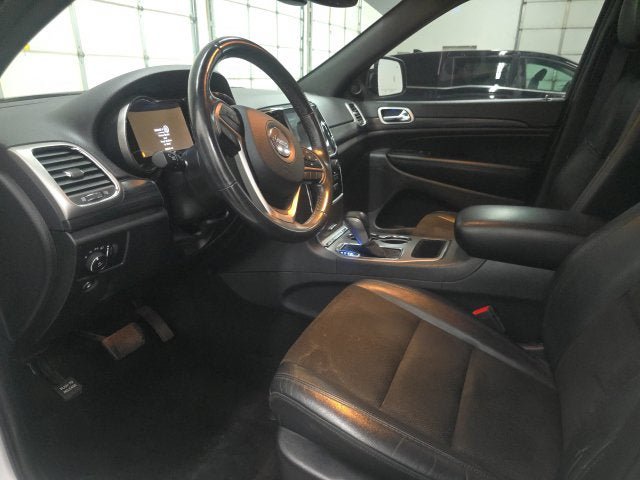 Used 2019 Jeep Grand Cherokee Altitude AWD/4WD image 17