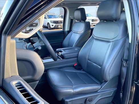 Used 2025 Ford Expedition Active image 24