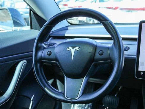 Used 2018 Tesla Model 3 Mid Range image 16
