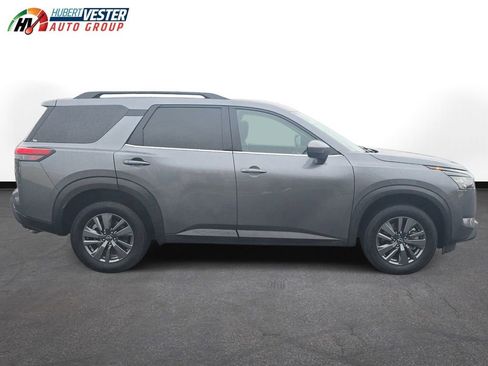 Used 2025 Nissan Pathfinder SV image 6