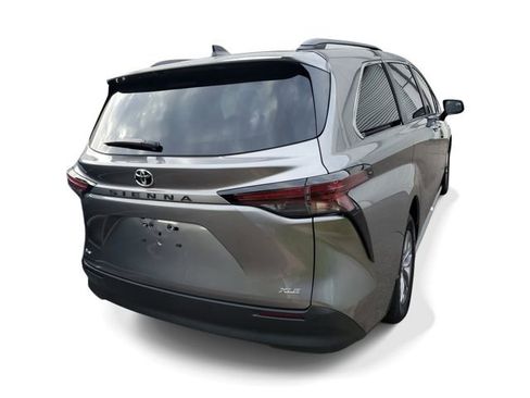 Used 2026 Toyota Sienna XLE FWD image 4