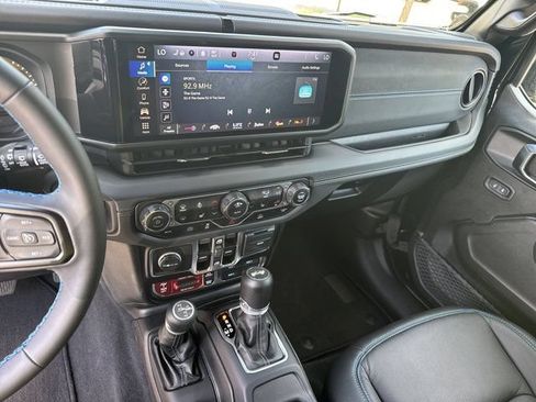 Certified 2025 Jeep Wrangler Unlimited Rubicon 4xe w/ Convenience Group AWD/4WD image 26