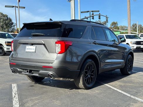 Used 2023 Ford Explorer XLT w/ Equipment Group 202A AWD/4WD image 13