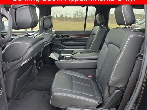 Used 2022 Jeep Grand Wagoneer Series II AWD/4WD image 5