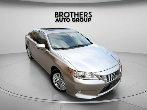Used 2015 Lexus ES 350 w/ Luxury Package FWD image 1