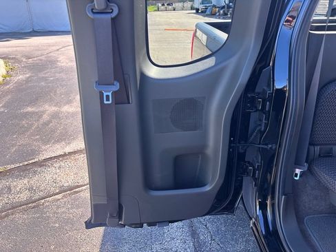 Used 2013 Nissan Frontier SV w/ SV Value Truck Pkg AWD/4WD image 22