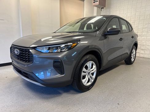 Used 2023 Ford Escape AWD image 2