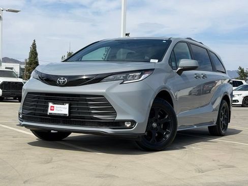 Certified 2026 Toyota Sienna XLE Woodland Edition AWD/4WD image 2