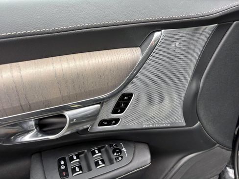 Used 2023 Volvo S90 B6 Ultimate w/ Lounge Package image 11