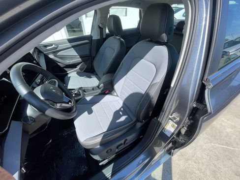 Used 2025 Volkswagen Jetta SE image 36