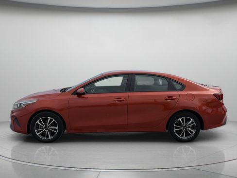 Used 2023 Kia Forte LXS w/ LXS Technology Package FWD image 5