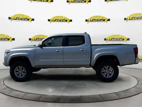 Used 2018 Toyota Tacoma SR5 w/ SR5 Appearance Package (SM) image 2