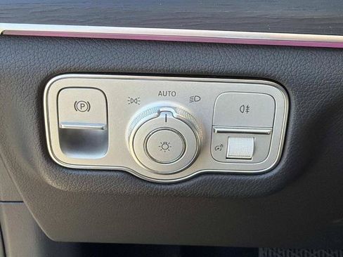 Used 2024 Mercedes-Benz GLE 350 4MATIC image 32
