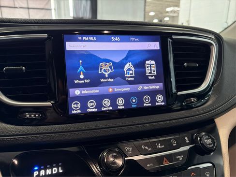 Used 2020 Chrysler Pacifica Limited w/ Advanced Safetytec Group FWD image 30