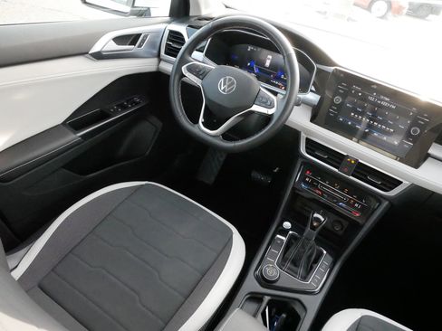 Used 2025 Volkswagen Taos SE image 9