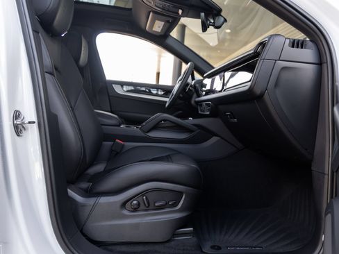 New 2026 Porsche Cayenne Coupe AWD/4WD image 43