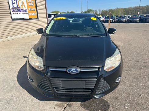 Used 2013 Ford Focus SE w/ SE Winter Pkg FWD image 2