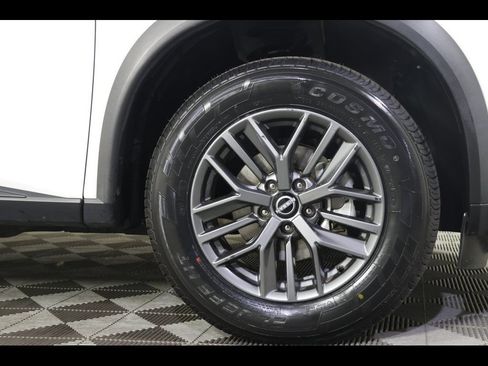 Used 2023 Nissan Rogue S FWD image 10