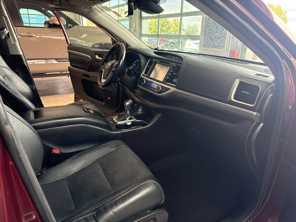 Used 2018 Toyota Highlander Limited Platinum AWD/4WD image 25