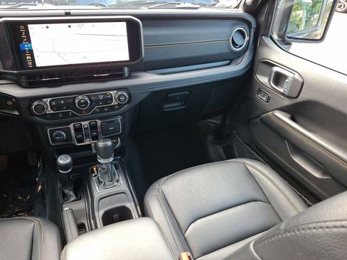 Used 2024 Jeep Wrangler Unlimited Sahara w/ Technology Group AWD/4WD image 11