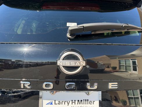 Used 2023 Nissan Rogue SV image 23