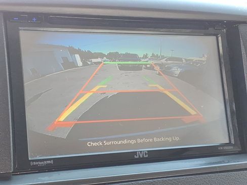 Used 2015 Chrysler Town & Country Touring w/ Driver Convenience Group FWD image 9