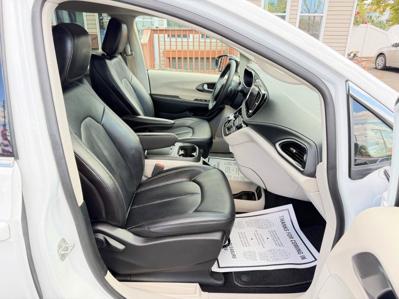 Used 2024 Chrysler Pacifica Limited FWD image 51