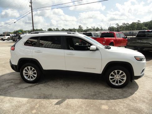 Used 2019 Jeep Cherokee Latitude w/ Cold Weather Group AWD/4WD image 5