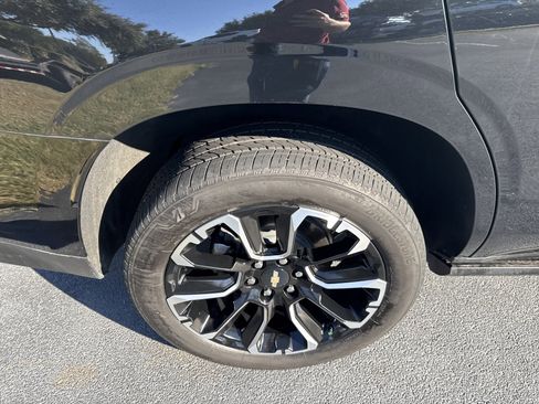 Used 2024 Chevrolet Tahoe High Country image 11