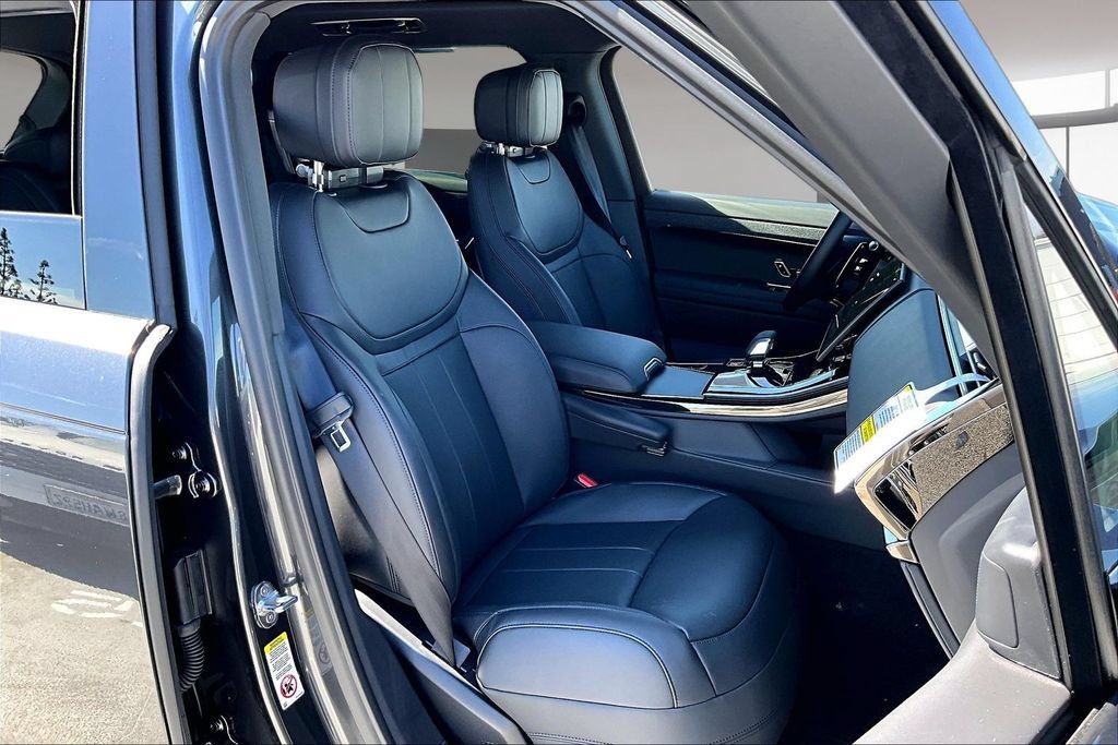 New 2026 Land Rover Range Rover Sport Dynamic SE AWD/4WD image 11