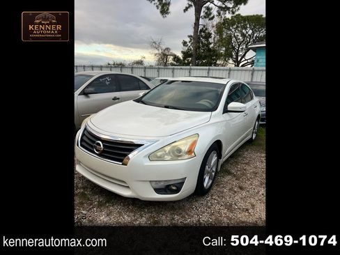 Used 2015 Nissan Altima 2.5 SV w/ Convenience Package image 1