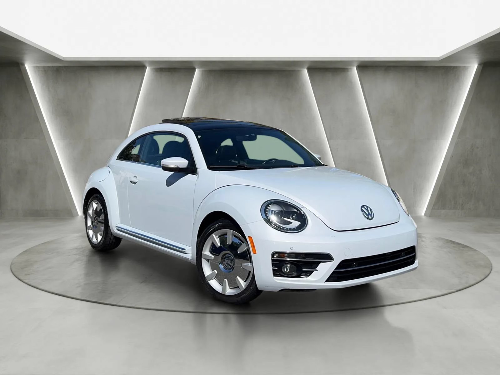 Used 2018 Volkswagen Beetle 2.0T SE w/ SE Premium Package FWD image 9