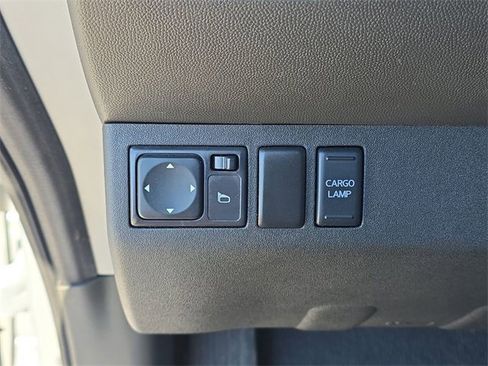 Used 2014 Nissan Frontier SV image 23
