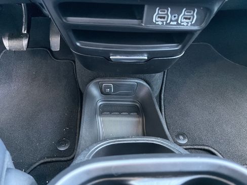 Used 2025 Chrysler Pacifica Select FWD image 44