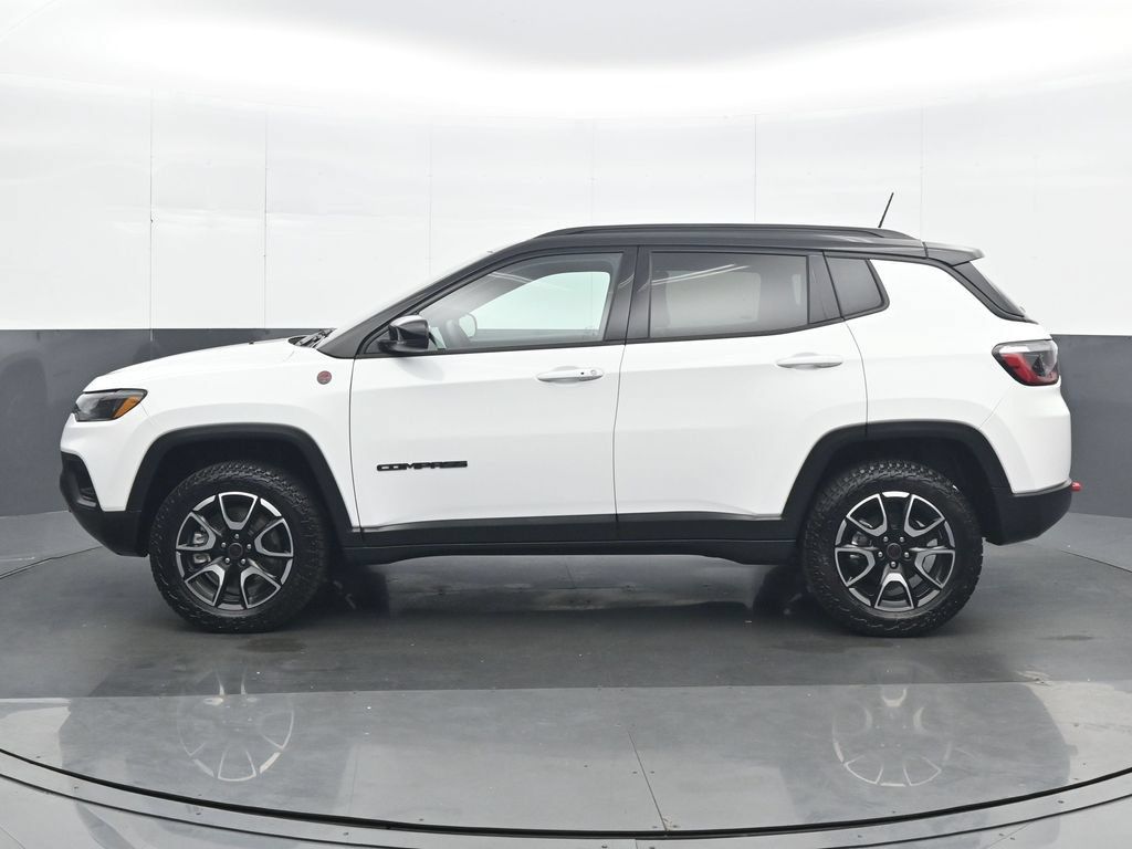 Used 2026 Jeep Compass Trailhawk AWD/4WD image 3