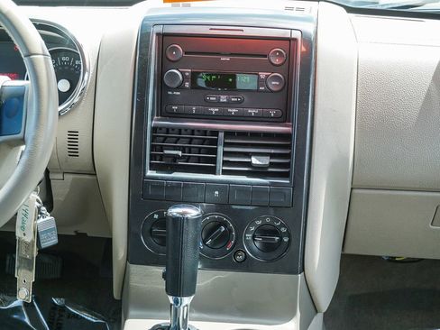 Used 2006 Ford Explorer XLT RWD image 15