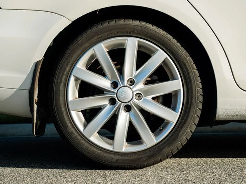 Used 2010 Volkswagen Jetta TDI FWD image 34