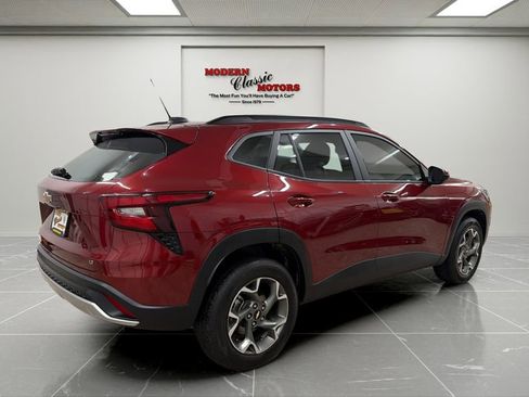 Used 2025 Chevrolet Trax LT w/ LT Convenience Package FWD image 7