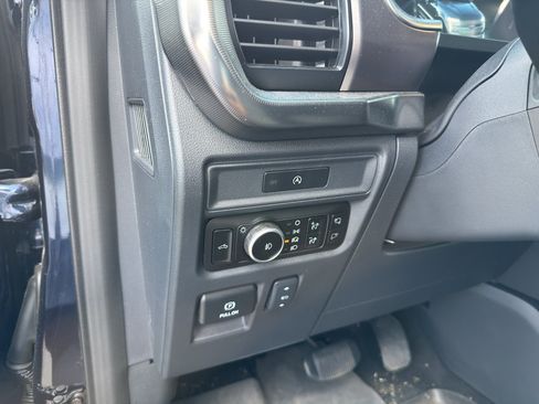 Used 2025 Ford F150 Platinum AWD/4WD image 12
