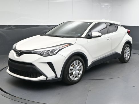 Used 2020 Toyota C-HR LE FWD image 1