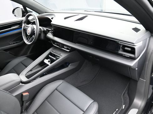 Certified 2025 Porsche Macan Electric RWD image 31