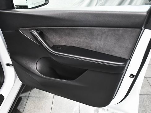 Used 2022 Tesla Model Y Long Range image 20