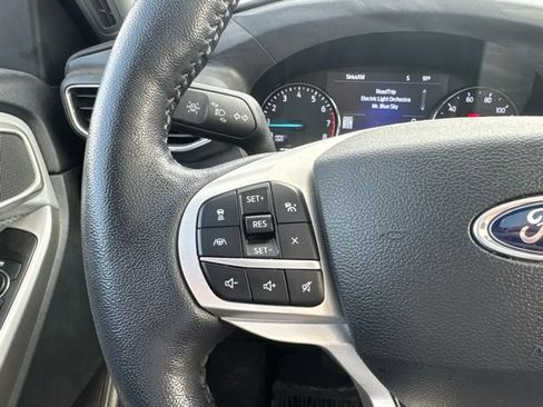 Used 2023 Ford Explorer XLT w/ Equipment Group 202A AWD/4WD image 27