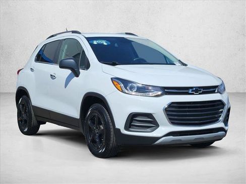 Certified 2018 Chevrolet Trax LT w/ LT Convenience Package AWD/4WD image 2