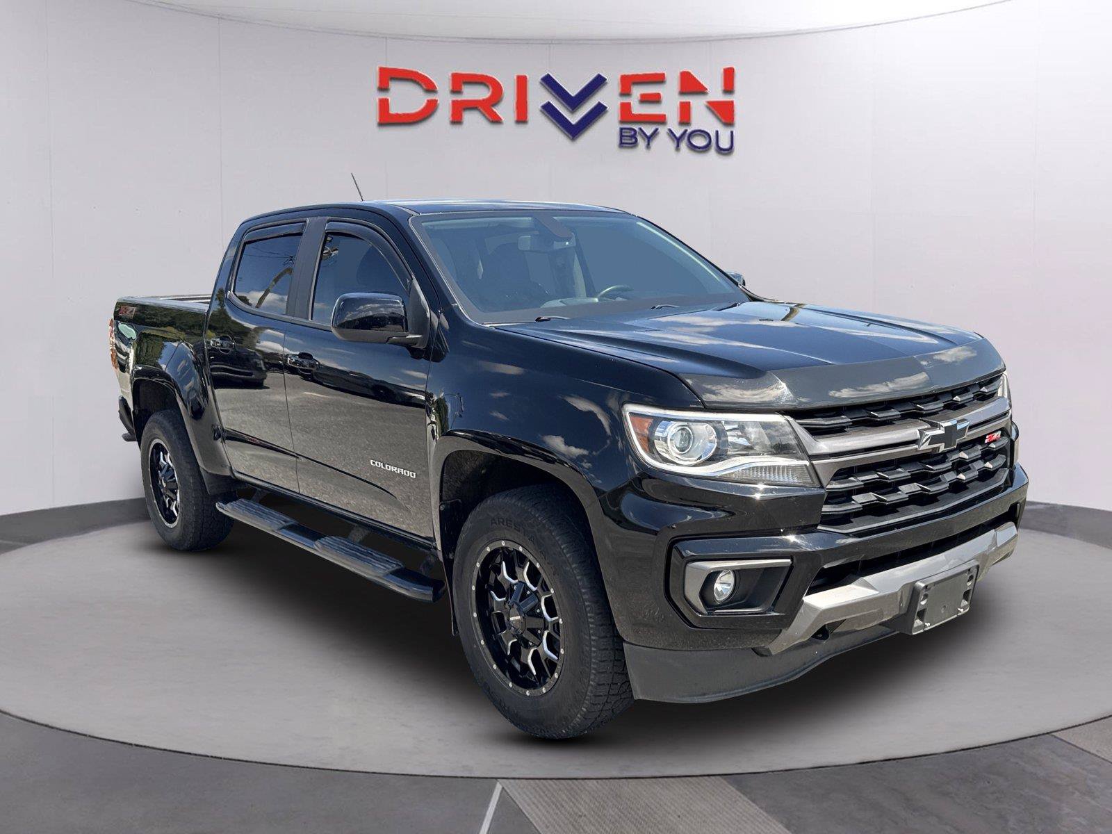 Used 2021 Chevrolet Colorado Z71 AWD/4WD image 2