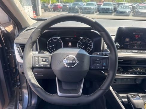 Used 2026 Nissan Rogue SV AWD/4WD image 11