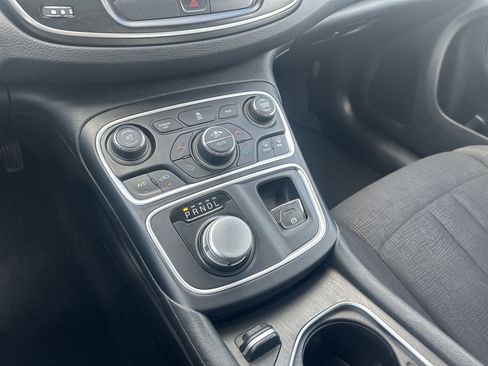 Used 2015 Chrysler 200 Limited w/ Convenience Group FWD image 30