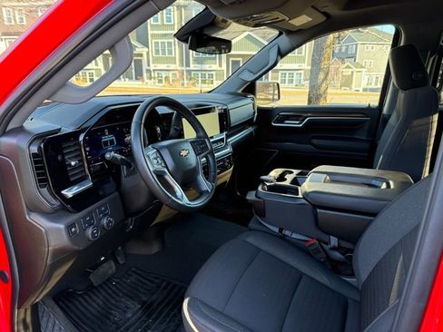 Used 2025 Chevrolet Silverado 1500 LT image 3
