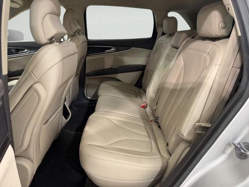 Used 2018 Lincoln MKX Select w/ Select Plus Package FWD image 12