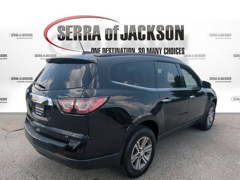 Used 2017 Chevrolet Traverse LT FWD image 8